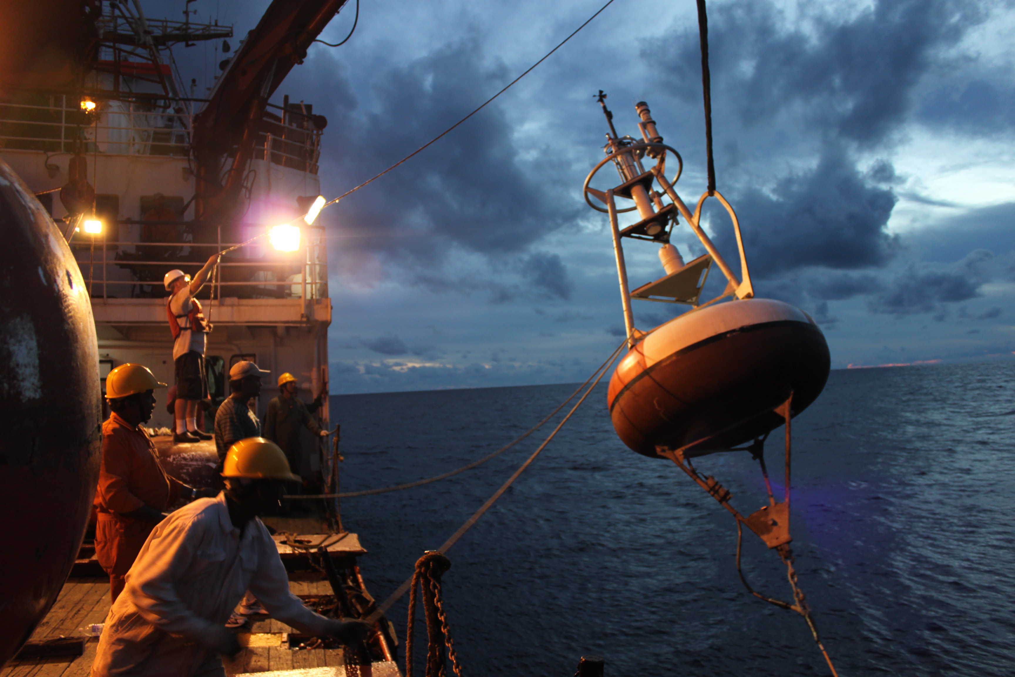 Deploy RAMA Buoy From RV SAGAR KANYA.JPG | NOAA Pacific Marine ...